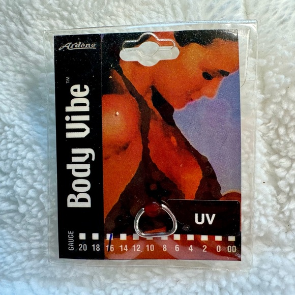 D-Ring with Faceted Bead. - Picture 4 of 8